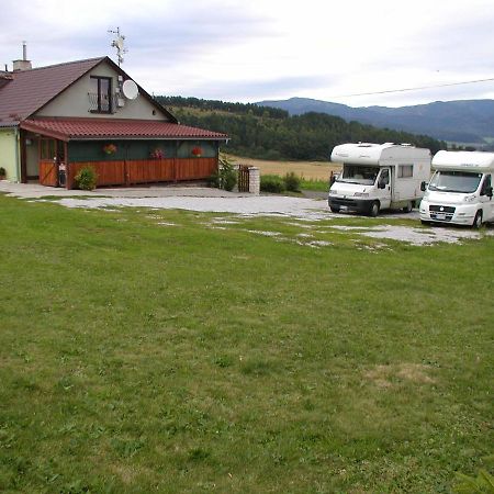 ホテル Penzion Drevenik Spišské Podhradie エクステリア 写真