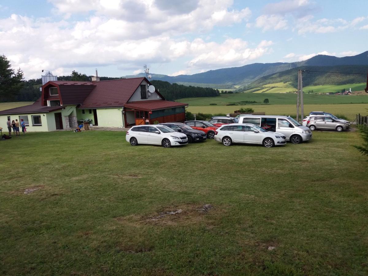 ホテル Penzion Drevenik Spišské Podhradie エクステリア 写真