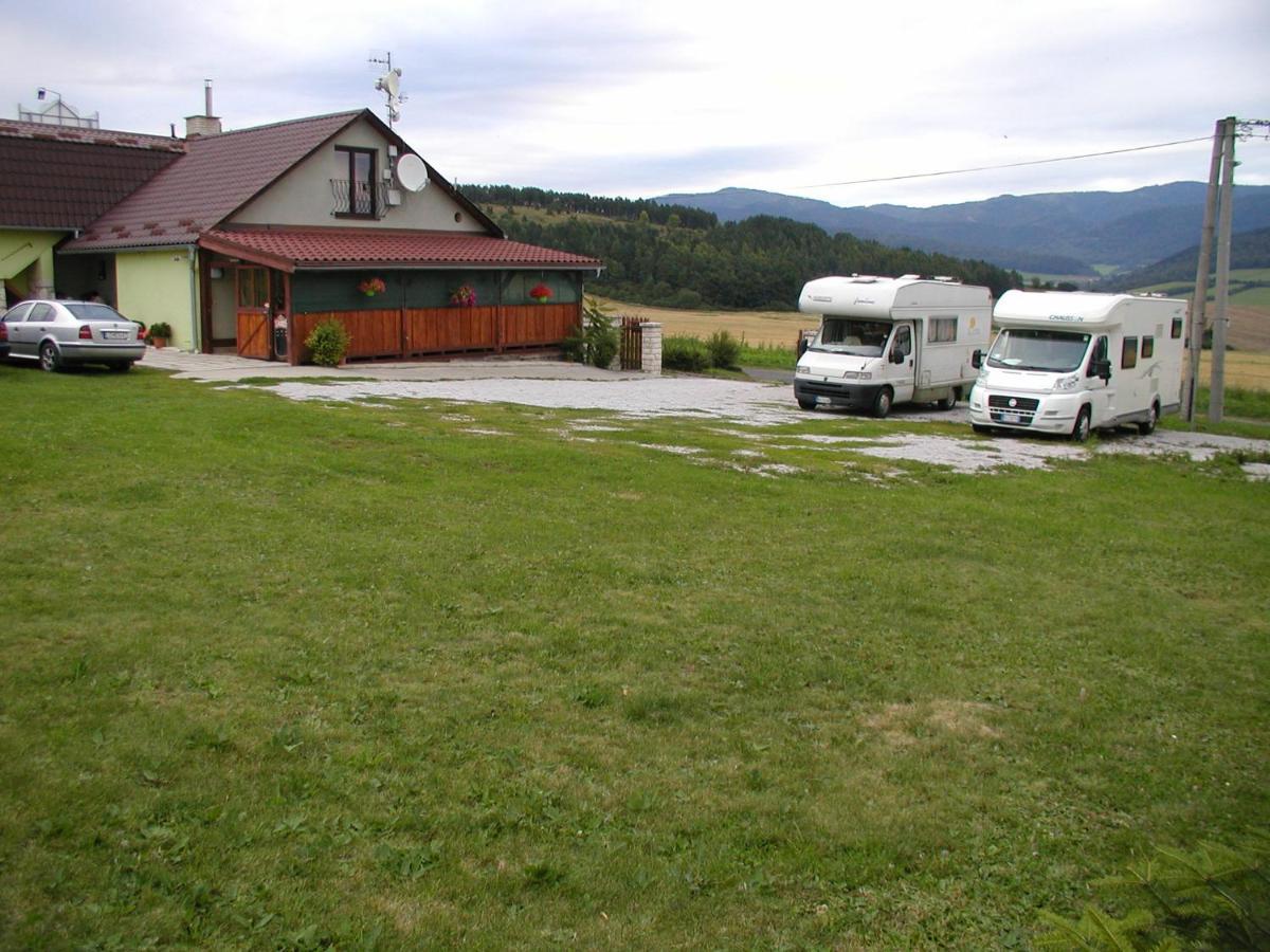 ホテル Penzion Drevenik Spišské Podhradie エクステリア 写真