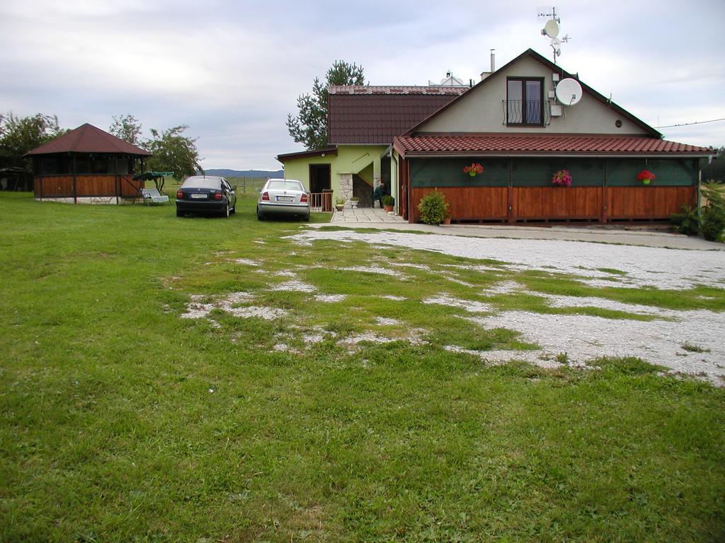 ホテル Penzion Drevenik Spišské Podhradie エクステリア 写真