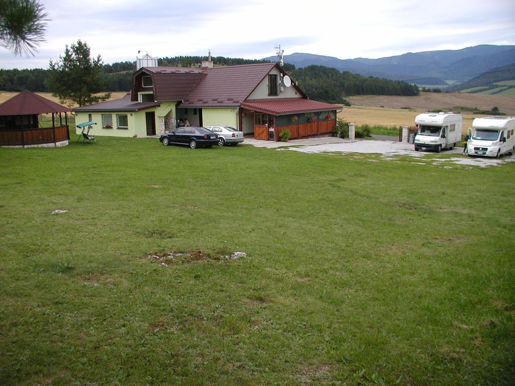 ホテル Penzion Drevenik Spišské Podhradie エクステリア 写真