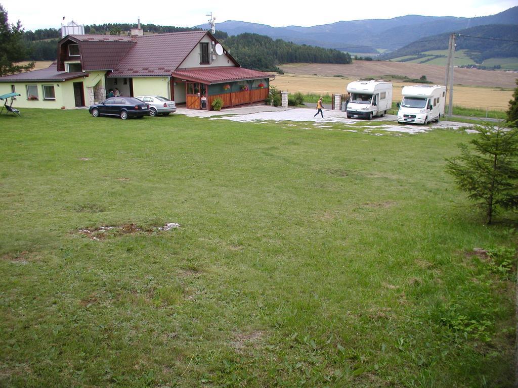 ホテル Penzion Drevenik Spišské Podhradie エクステリア 写真