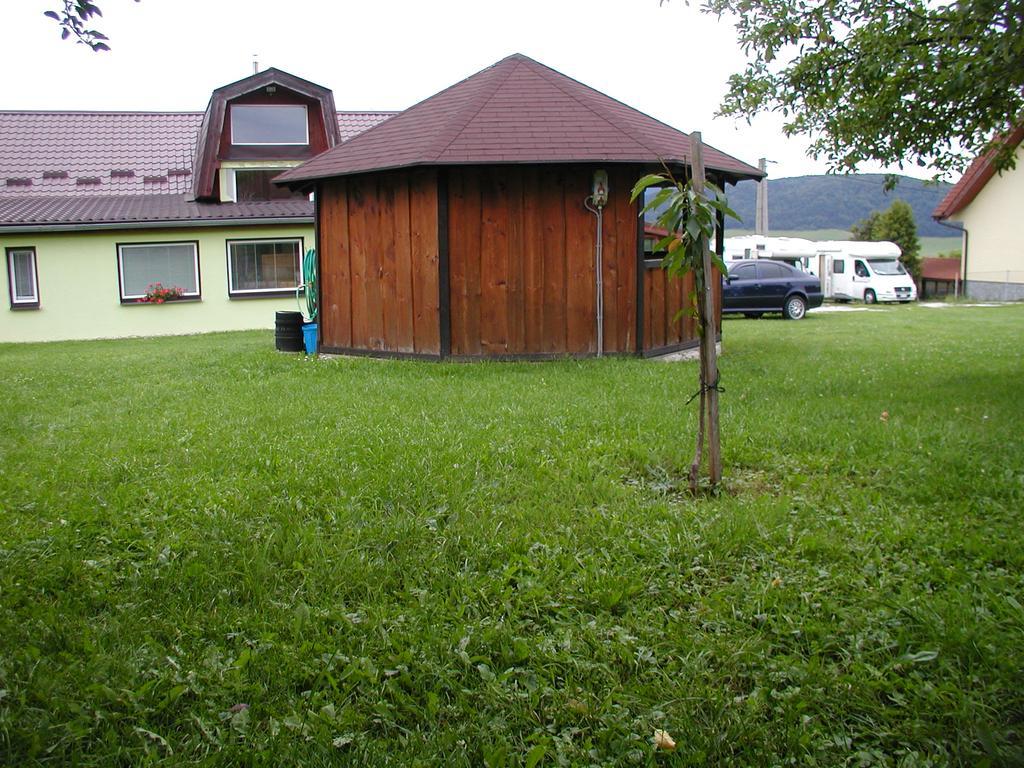 ホテル Penzion Drevenik Spišské Podhradie エクステリア 写真